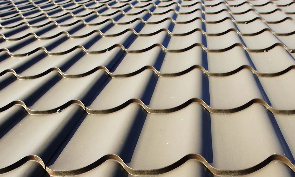 Плюсы и минусы крыши из металлочерепицы